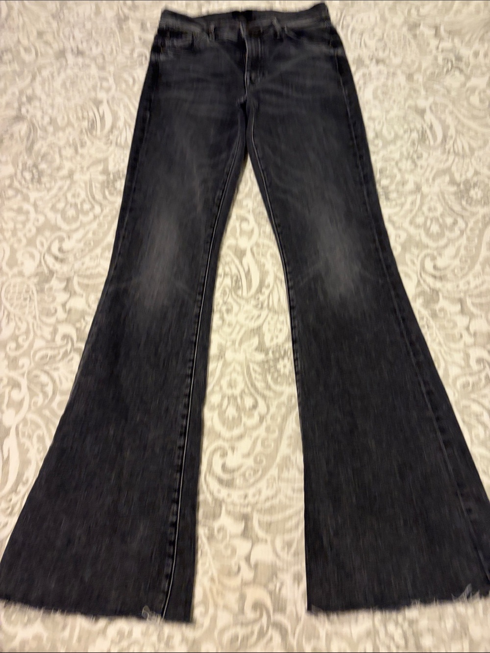 MOTHER Weekender Fray Jeans Friday the 13th Charcoal Flare Raw h Women’s Size 24